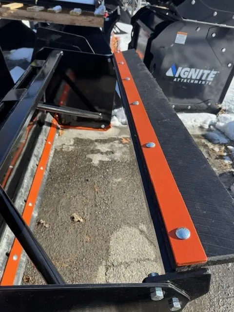 E&T 60 SNOWPUSHER WITH PULLBACK CLOSE UP.webp
