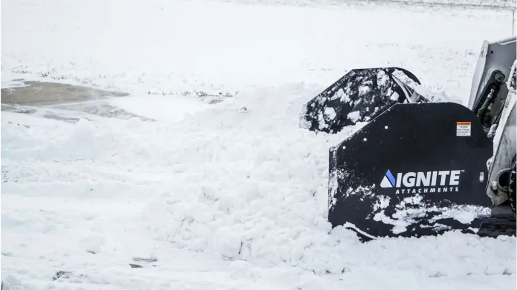ignite-snow-pusher-8 ON LOADER.webp