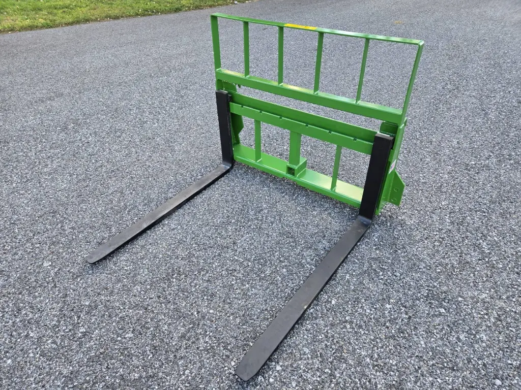 john-deere-pallet-forks-1.webp