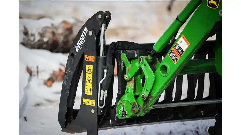 ignite-ct-grapple-jd-close-up.webp