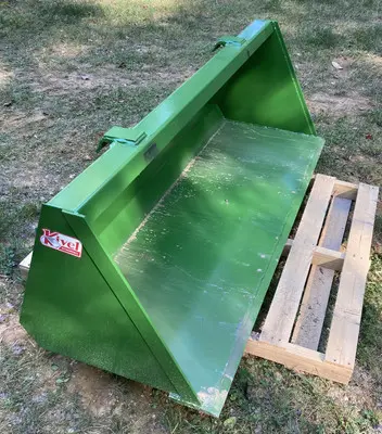 KIVEL 72 JOHN DEERE COMPACT TRACTOR BUCKET 2.webp