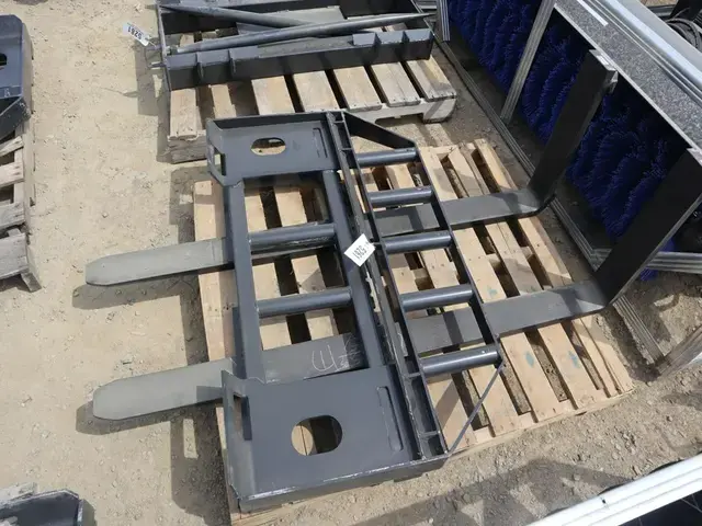 JCT 8000 60 FORKS2.webp