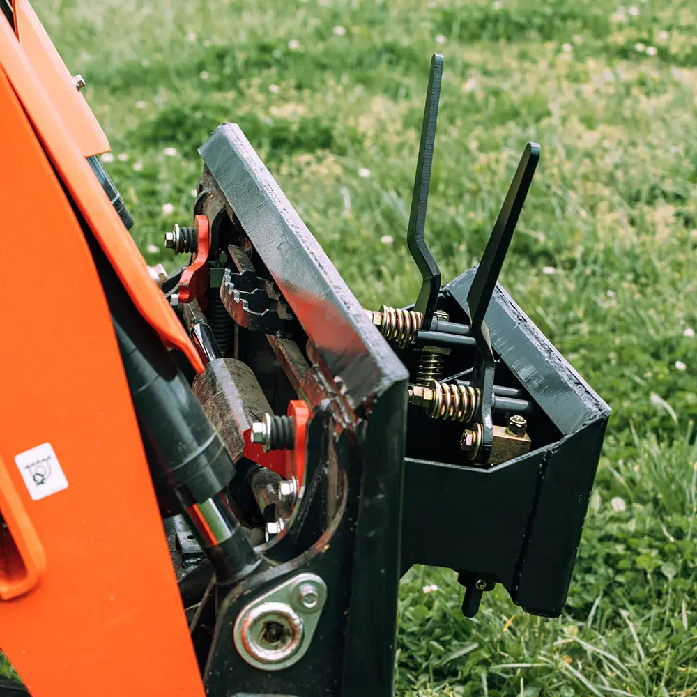 TITAN ADAPTER FULL SIZE SKID TO DINGO 6.webp