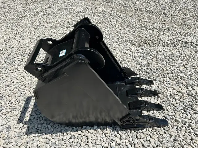 BOBCAT 18" HD X-CHANGE STYLE BUCKET WITH SIDE CUTTERS